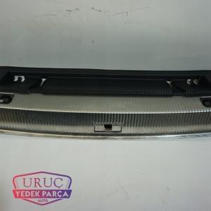 8U0864483A ORJİNAL BAGAJ KİLİT KORUMA PANELİ AUDİ Q3 2012>> 2014