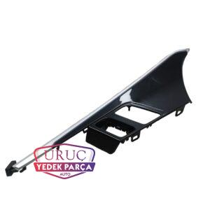 8W0959521C SOL ÖN KAPI İÇ TRİM ÇERÇEVESİ
