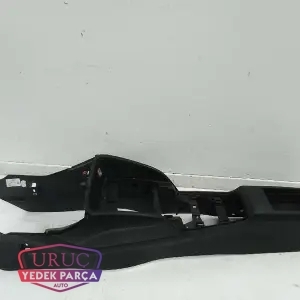 8V1863241 ORJİNAL ORTA KONSOL AUDI A3 2013> 2016