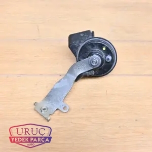 8V0951229C ORJİNAL KORNA TUTUCU AUDİ A3 2013 2020