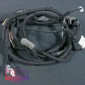 8U0971147A ORJİNAL BAGAJ KAPAĞI KABLO DEMETİ AUDİ Q3 2012-2014 RSQ3 2014-2018