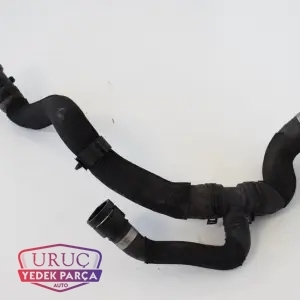 8K0121049M ORJİNAL RADYATÖR SU BORUSU AUDİ A5 2008 2012