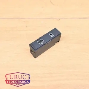 8W0035708 ORJİNAL USB AUX BAĞLANTI SOKETİ AUDİ A4 A5 Q5 2016>> 2024